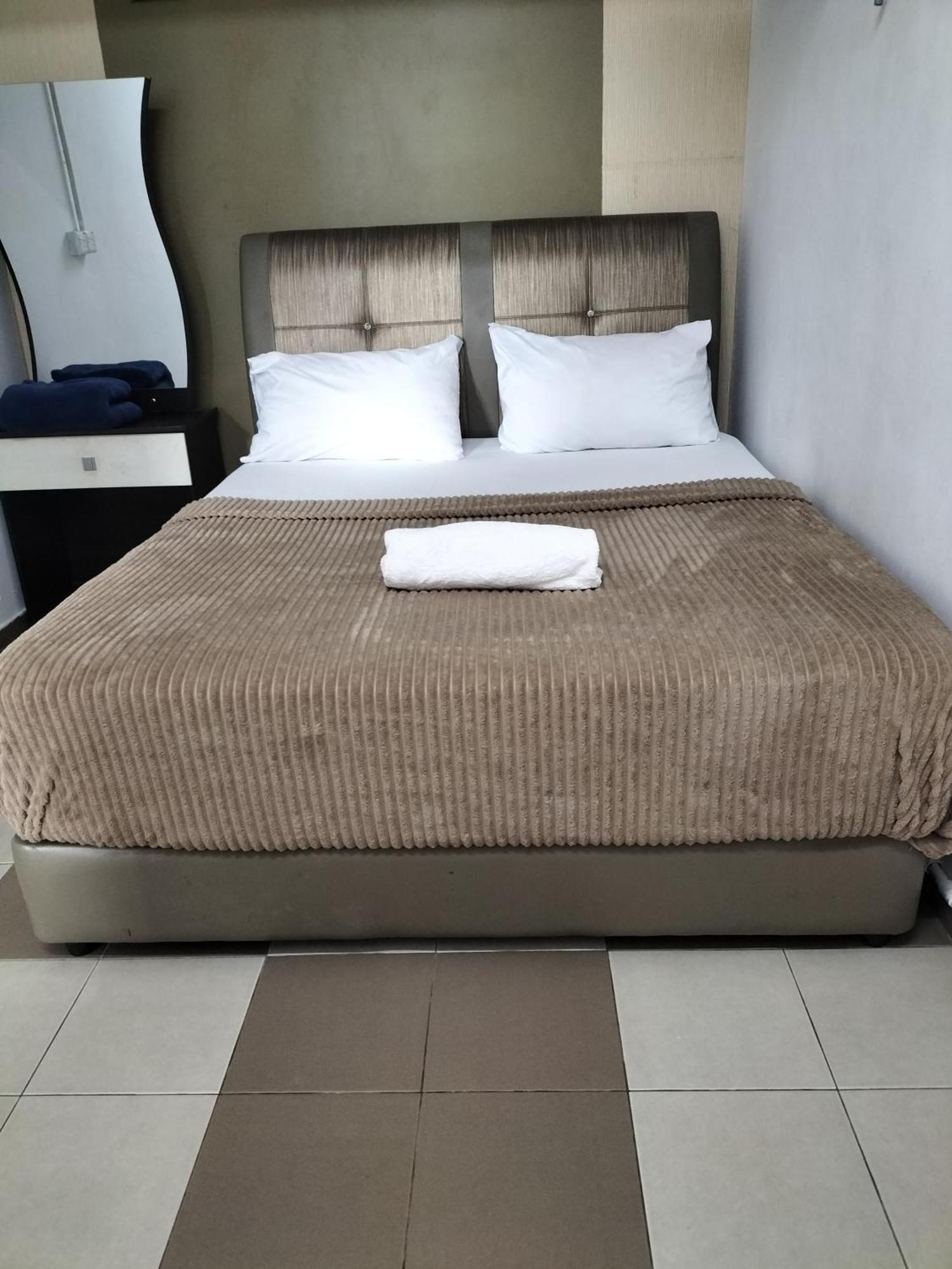 Ulfah Hotel Mersing Buitenkant foto